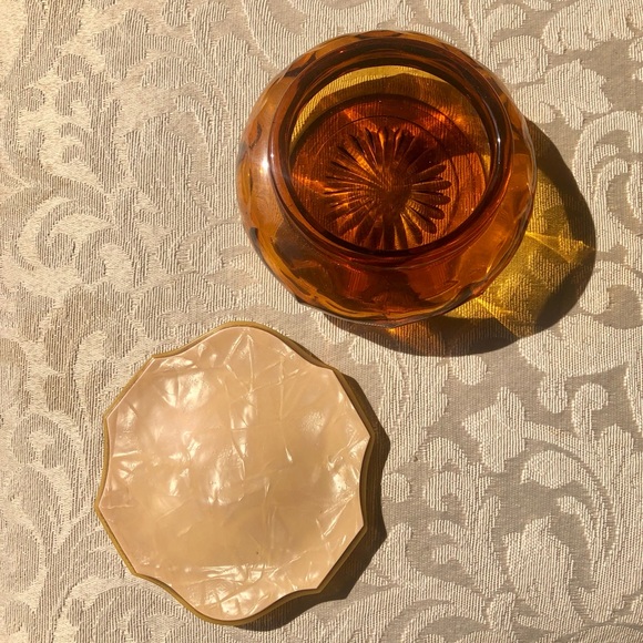 Vintage/Antique Amber Coloured Glass Powder Jar with Lid for Loose makeup powder - Picture 7 of 7